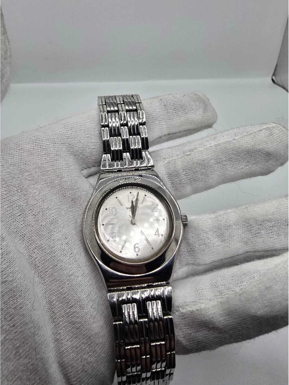 Swatch Irony Signoralia Women’s Quartz Analog Watch Silver Dial Stainless Steel